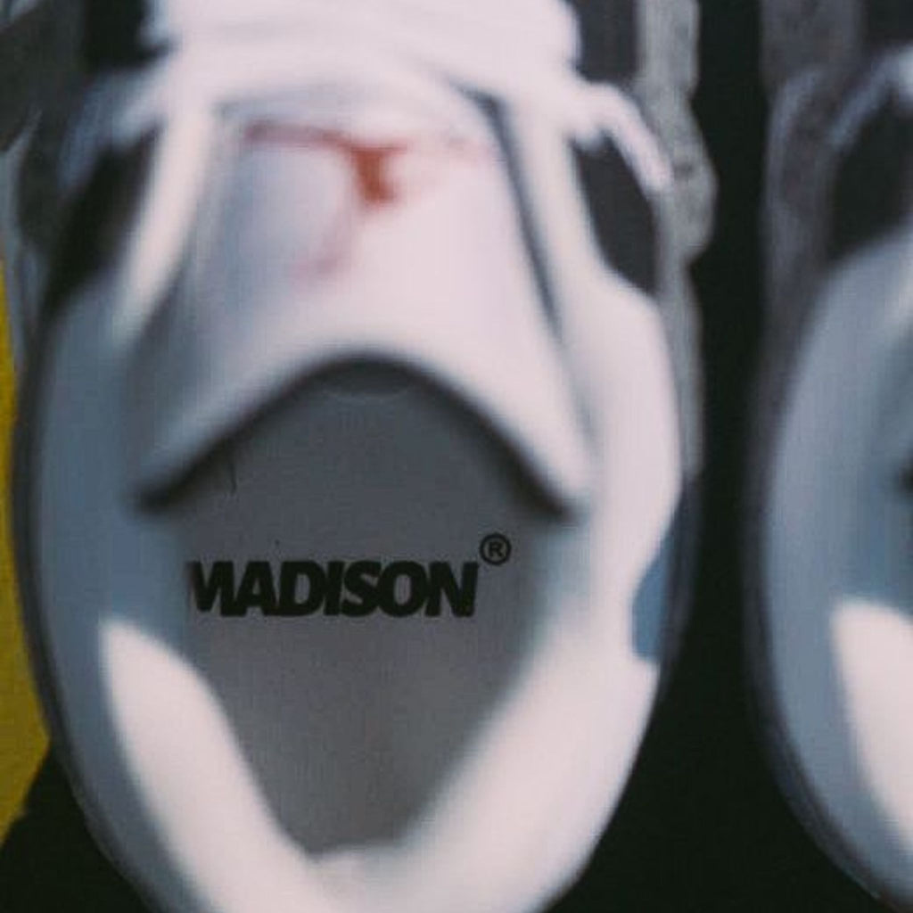 MADISON WORKSHOP                    X AIR JORDAN IV (CEMENT)